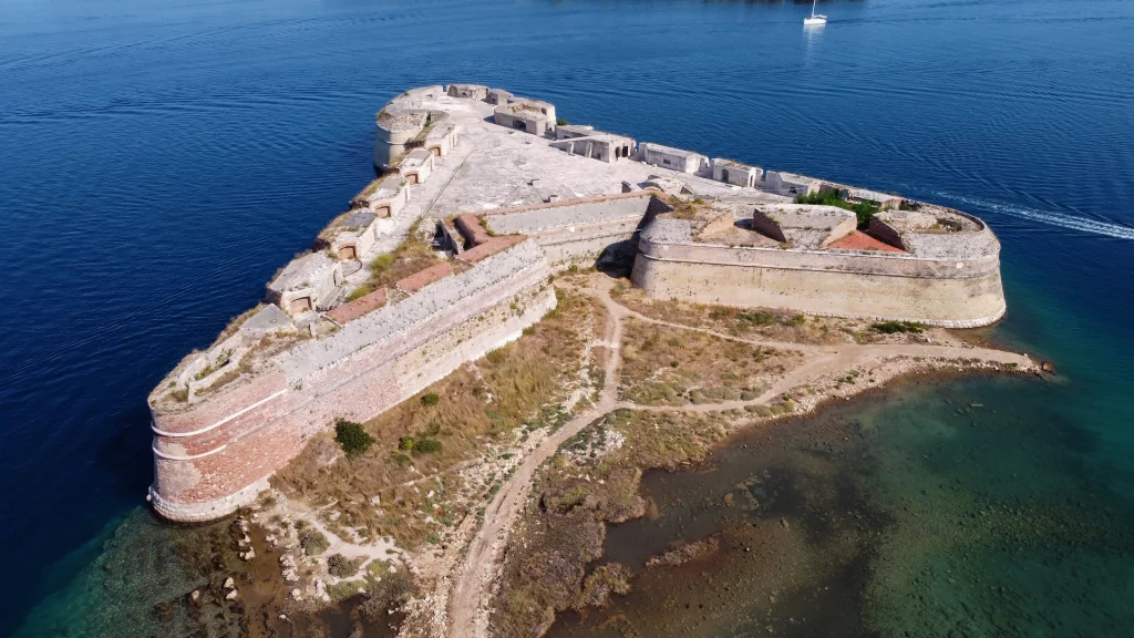 The St. Nicholas Fortress and the Sea Channel (Šibenik): This UNESCO-protected, arrowhead-shaped fortress sits isolated at the entrance of the St. Anthony Channel. Cycling along the dedicated, scenic gravel pathway of the channel offers spectacular coastal views leading up to this monumental marine defense structure.