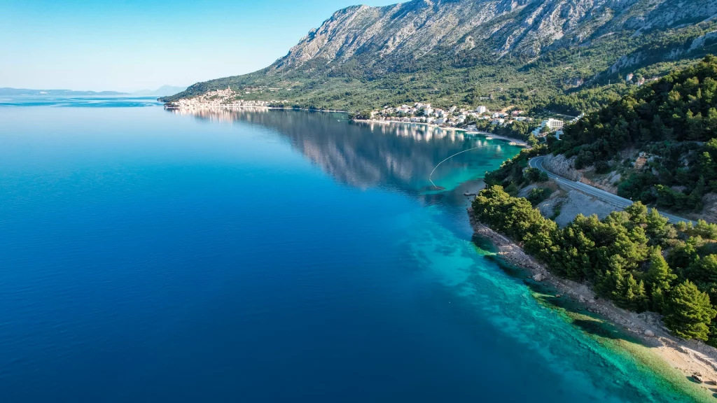 A coastal cycling holiday in Croatia offers an unmatched blend of dramatic sea-to-sky landscapes, sun-drenched paths, and centuries of history waiting around every bend.